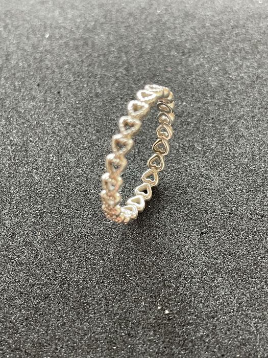 Продам жіночу срібну каблучку Pandora