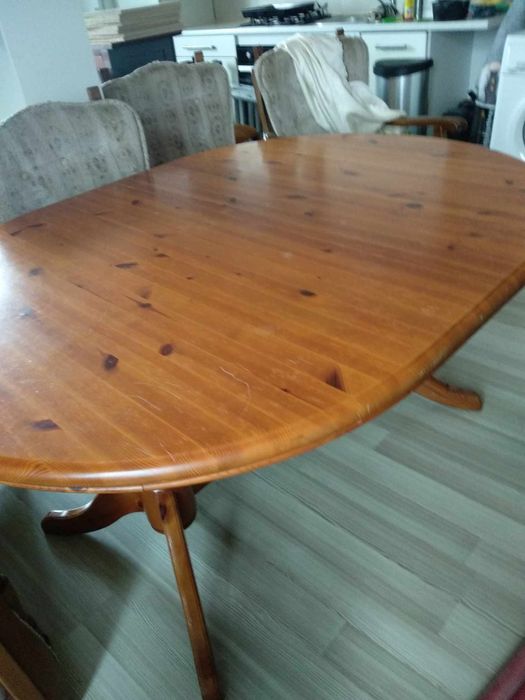 Piękny dębowy stół