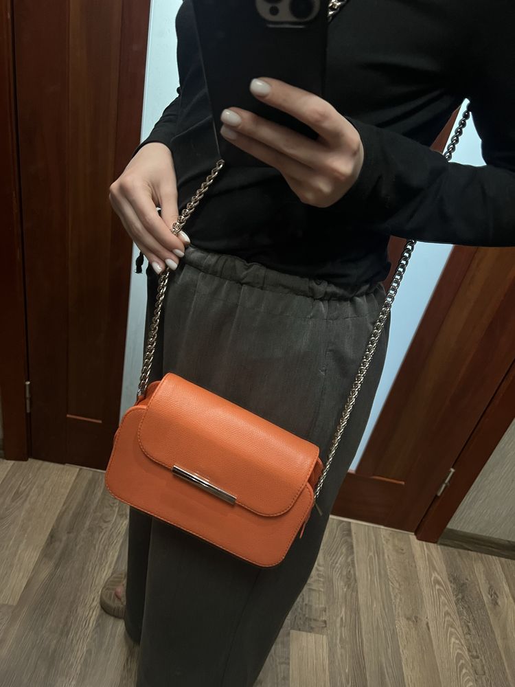Шкіряна помаранчева сумочка