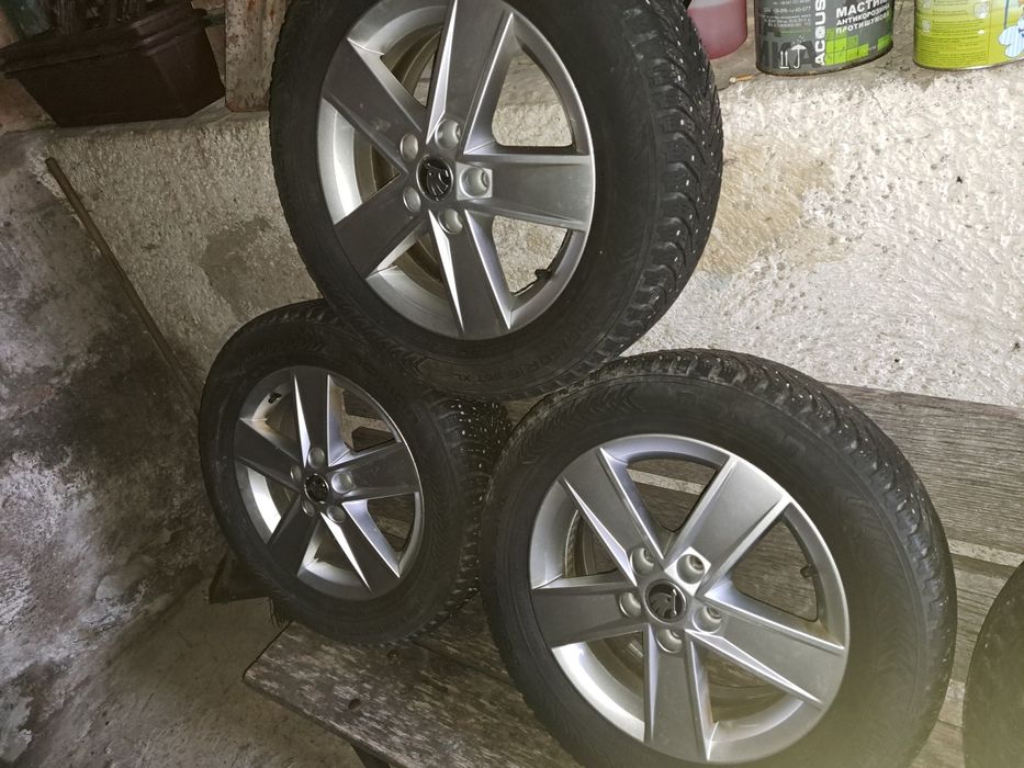 Оригінальні 4 диски б/у з зимовою шипованою резиною Nokian 205/60/R16