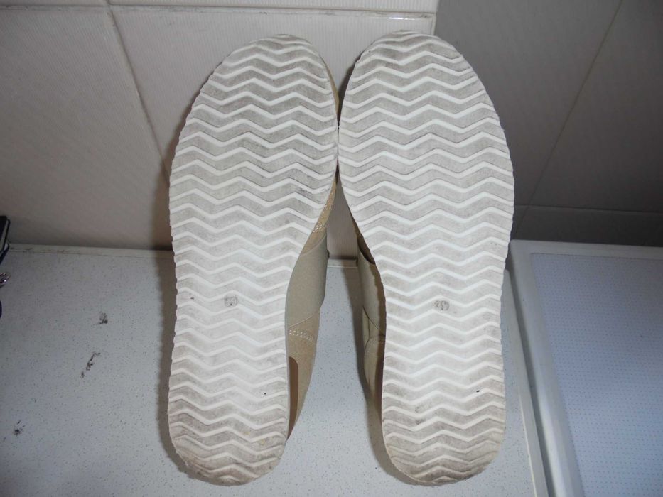 sapatilhas de mulher cor bege