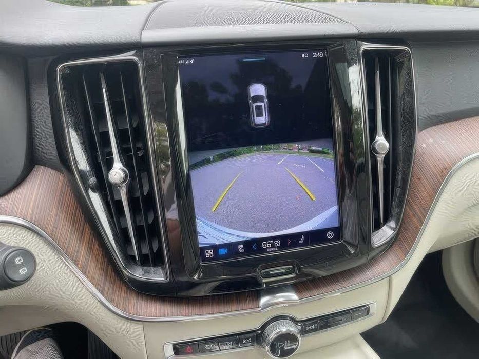 Volvo XC60 B5 Momentum      2022