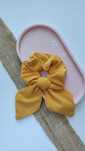 Ekologiczna gumeczka scrunchie z kokardą szyta z materiałów z odzysku