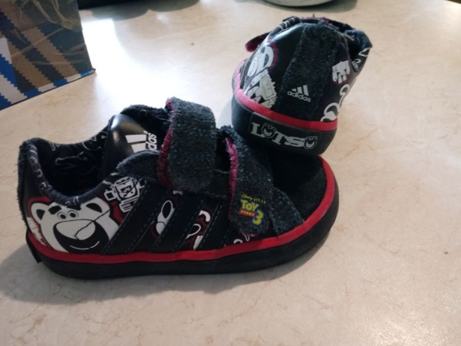 Adidas Toy Story , adidasy kolor czarno biały r. 21 , wkładka 12 cm.