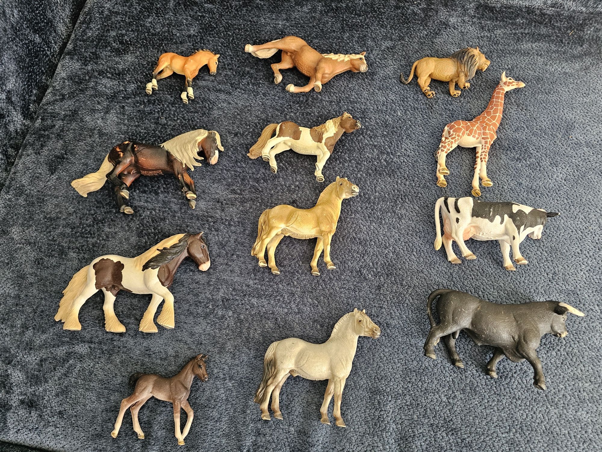 Konie, żyrafa, krowa, lew, byk schleich figurk 12 kompleti