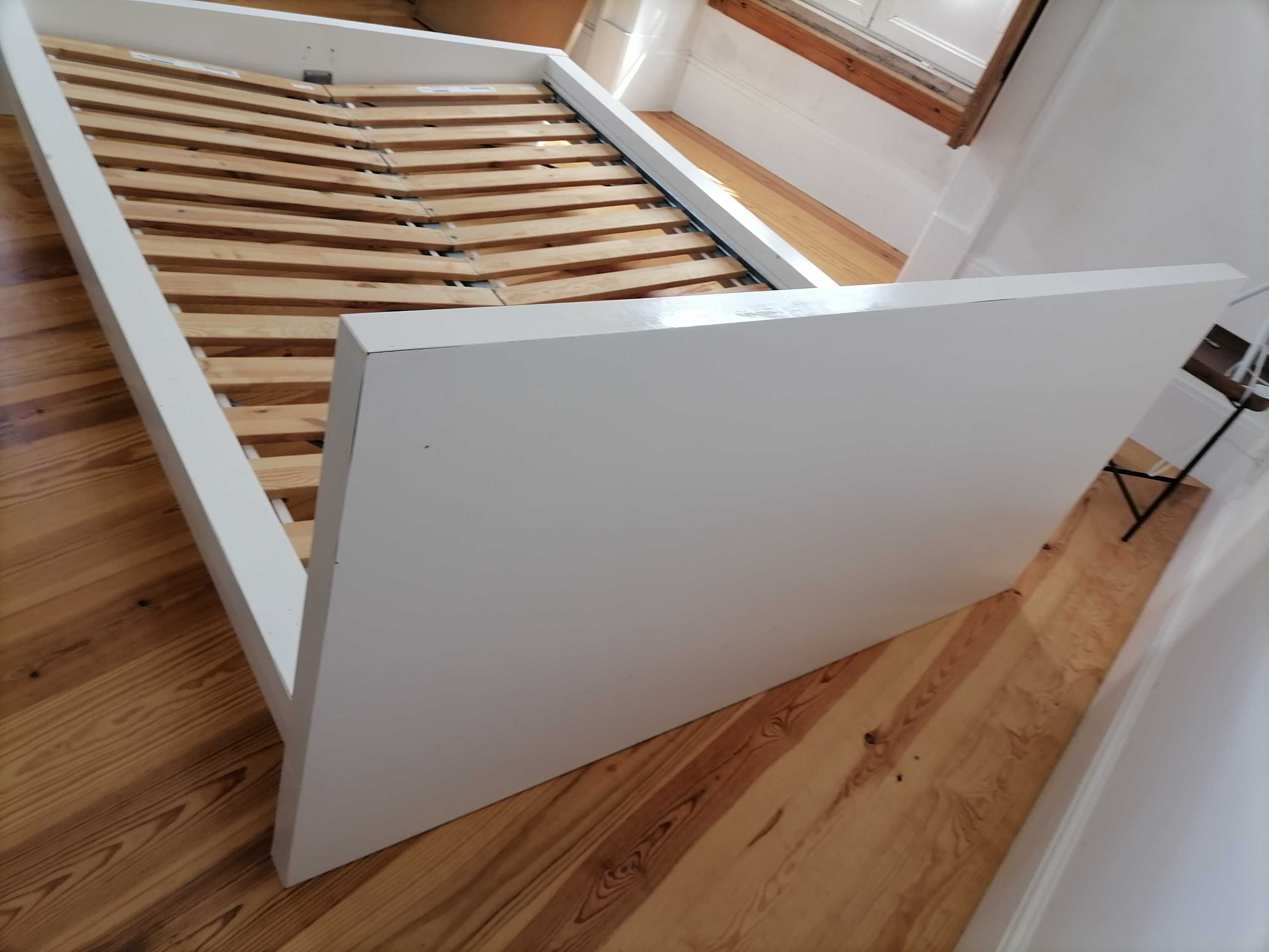 Cama branca IKEA Malm 1,60 x 2,00 metros + estrado  + colchão
