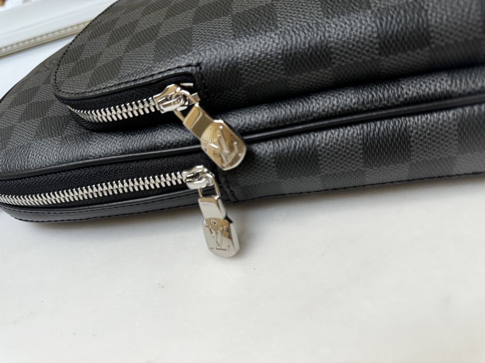 Мужская оригинальная сумка Louis Vuitton Avenue Slingbag NM