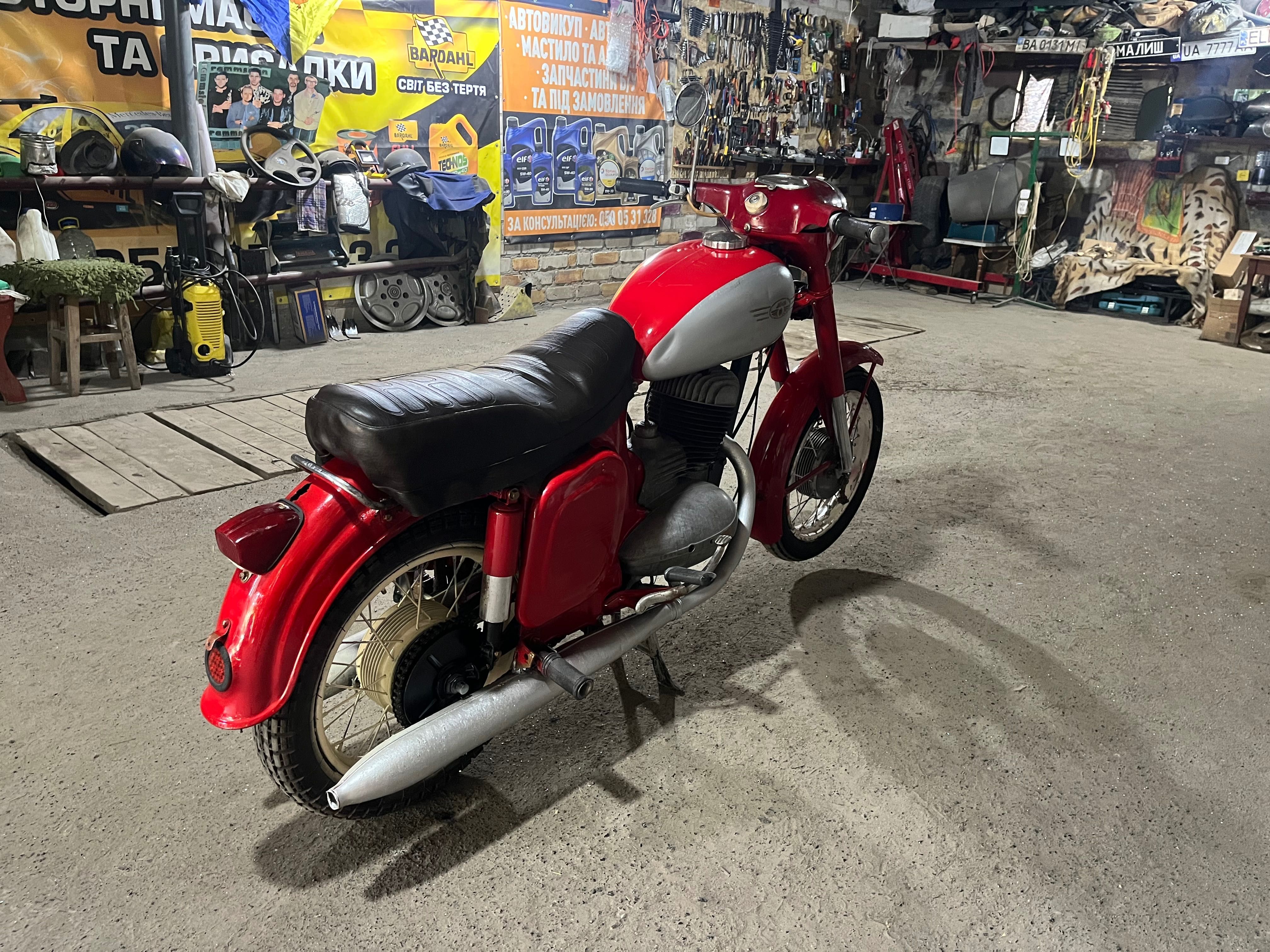 Продам Яву старушку 250