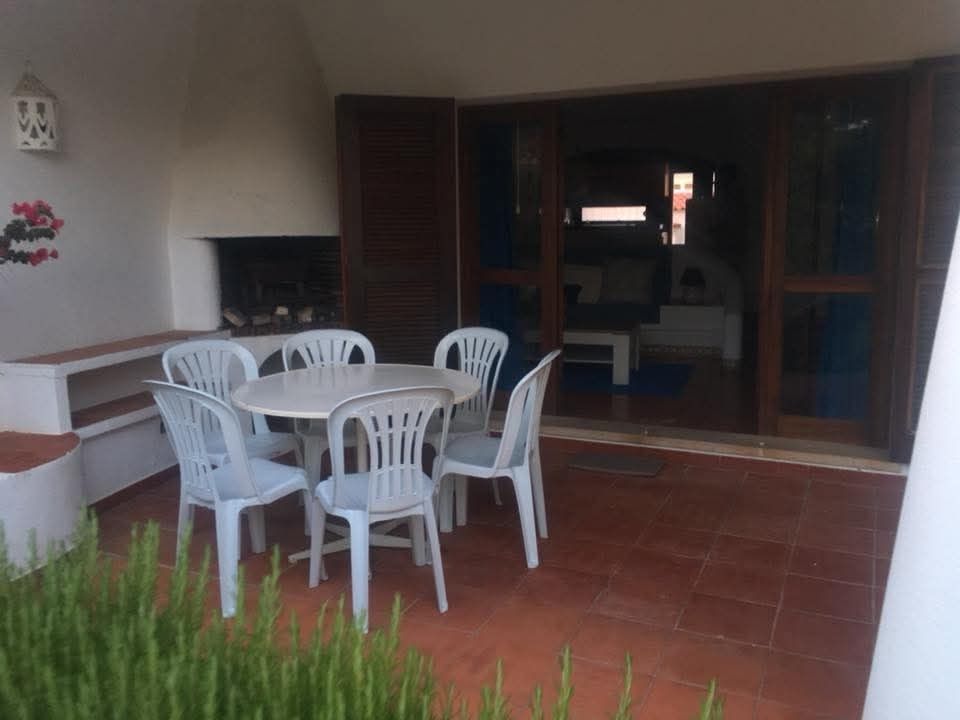 Moradia bifamiliar em Albufeira proximo praia do Castelo
