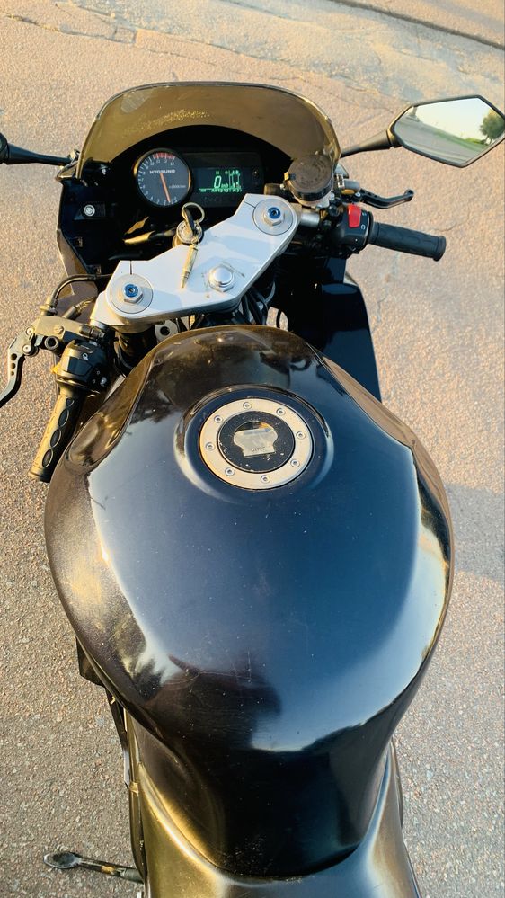 Продам Hyosung gt650r