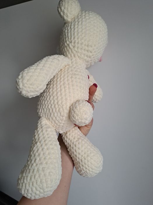 Miś amigurumi z kokardką