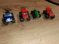 Zestaw czter monster truck z Kinder Joj