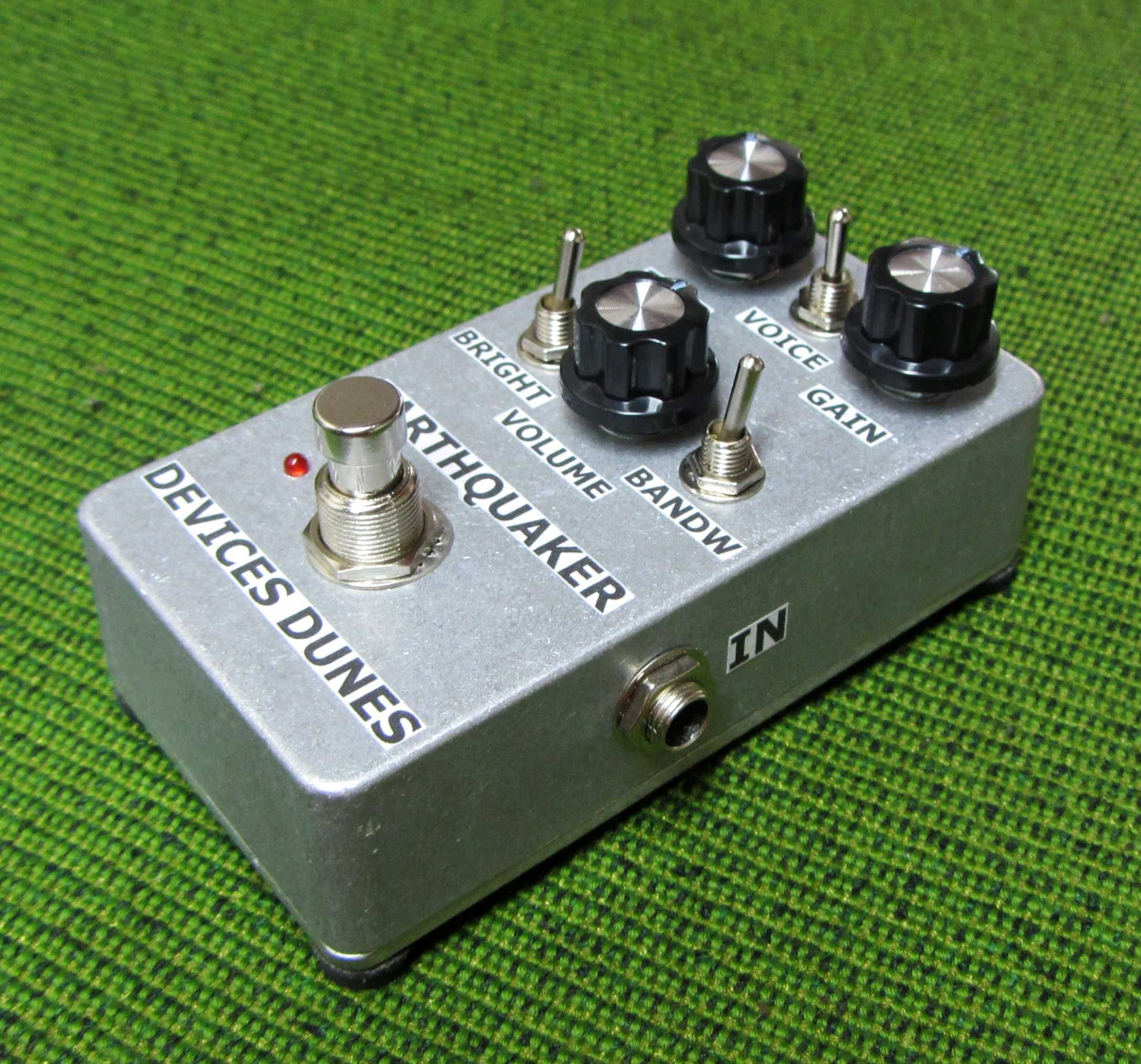 Efekt gitarowy Earthquaker Devices Dunes (klon)