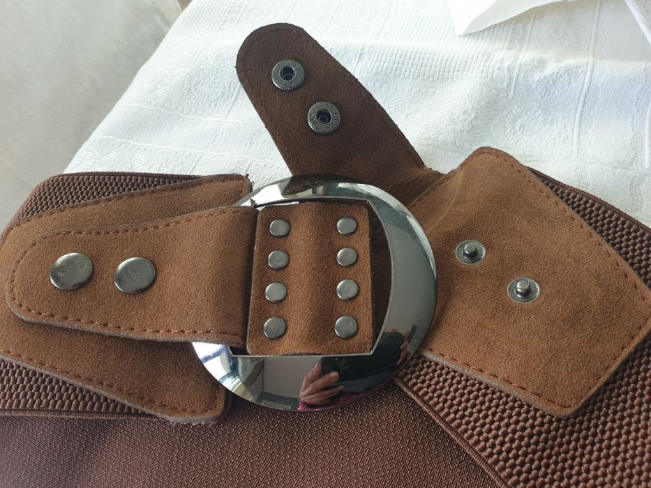 Cinto em camurça e elastano