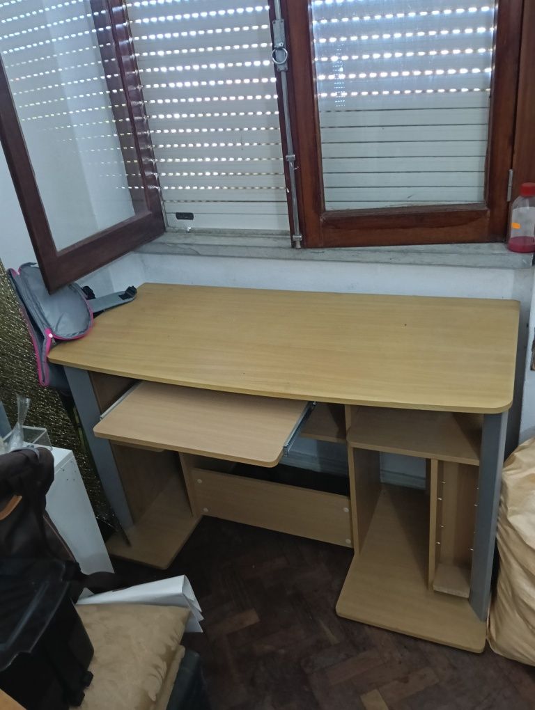 Vendo secretária
