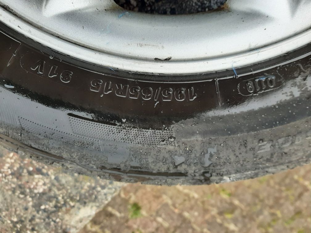 Koła opony letnie i felgi aluminiowe 4 szt. Komplet 195/65 R15 Renault