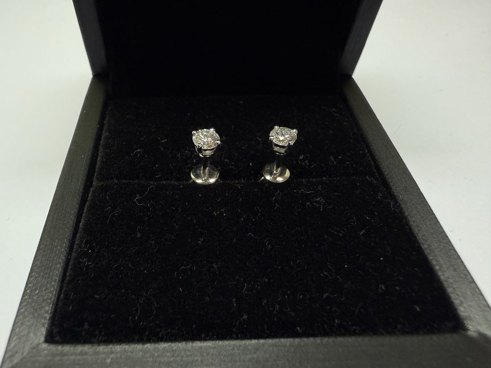 Сережки Tiffany пусеты 750 проба 1.57 грамм, бриллианты 0.48 ct F/VS