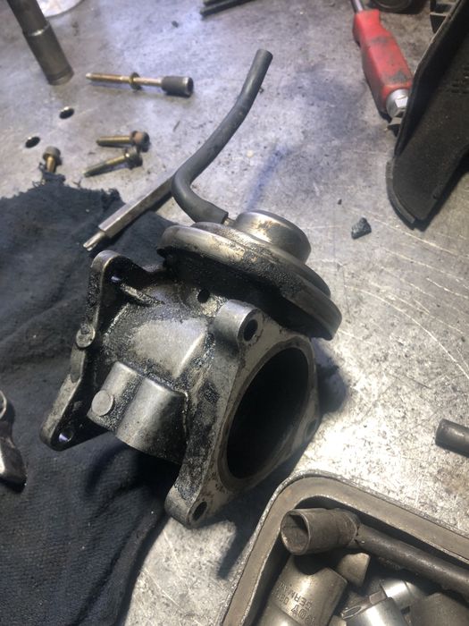 Клапан ЕГР EGR 2.0 16v BKD Skoda Octavia A4 VW Passat B6