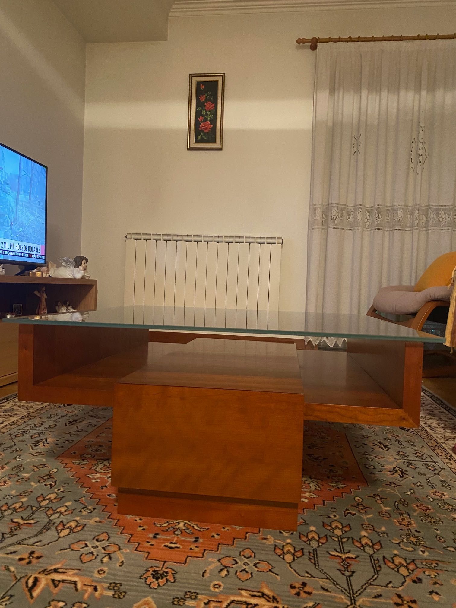 Mesa de Centro com Tampo de Vidro