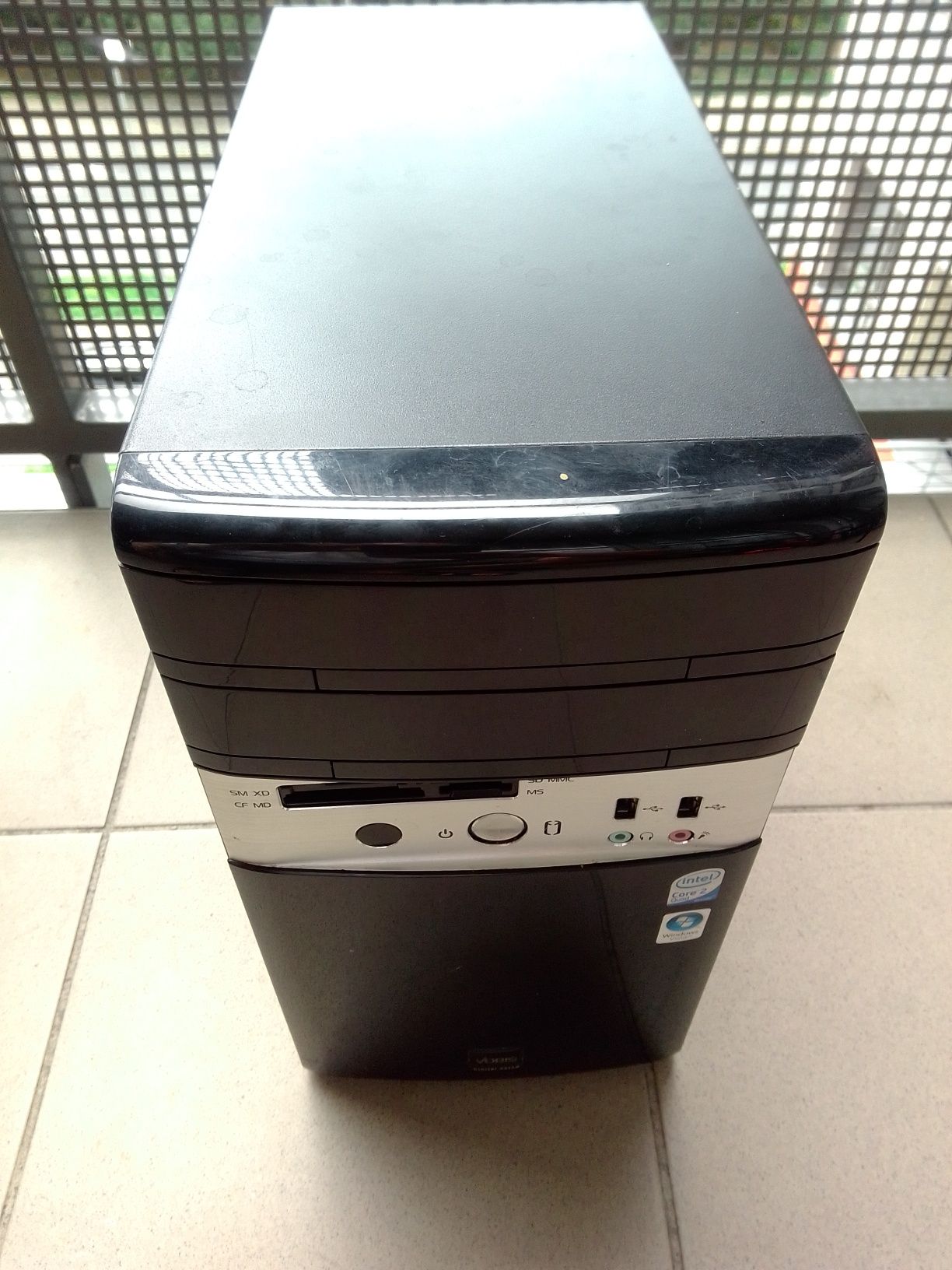 Komputer z Ms Office 2007 Retro PC Vobis Core2Quad Q9400