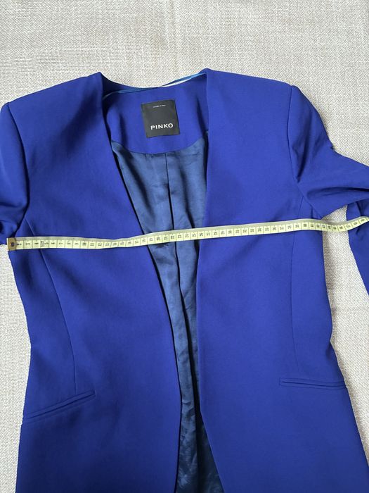 Marynarka PINKO – kobaltowa, elegancka, bez zapięcia – rozmiar 40