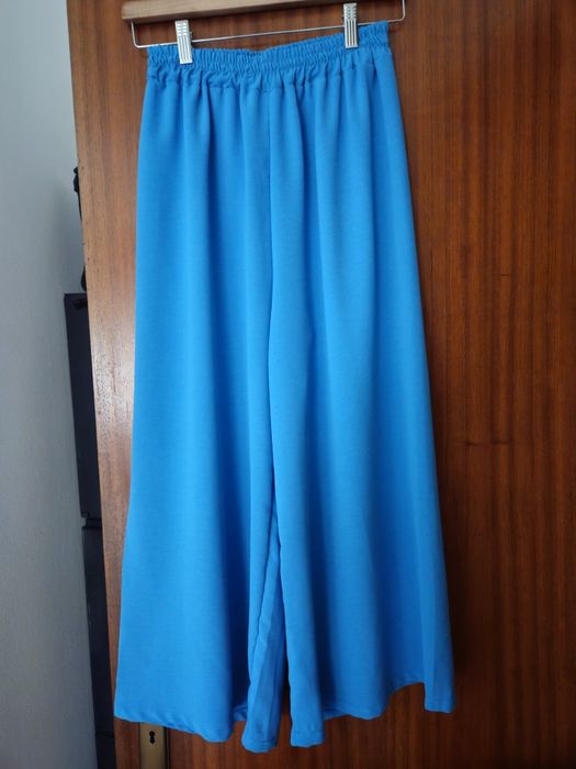 Calça pantalona.