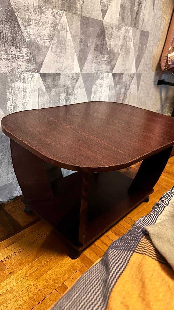 стіл журнальний, дерев'яний