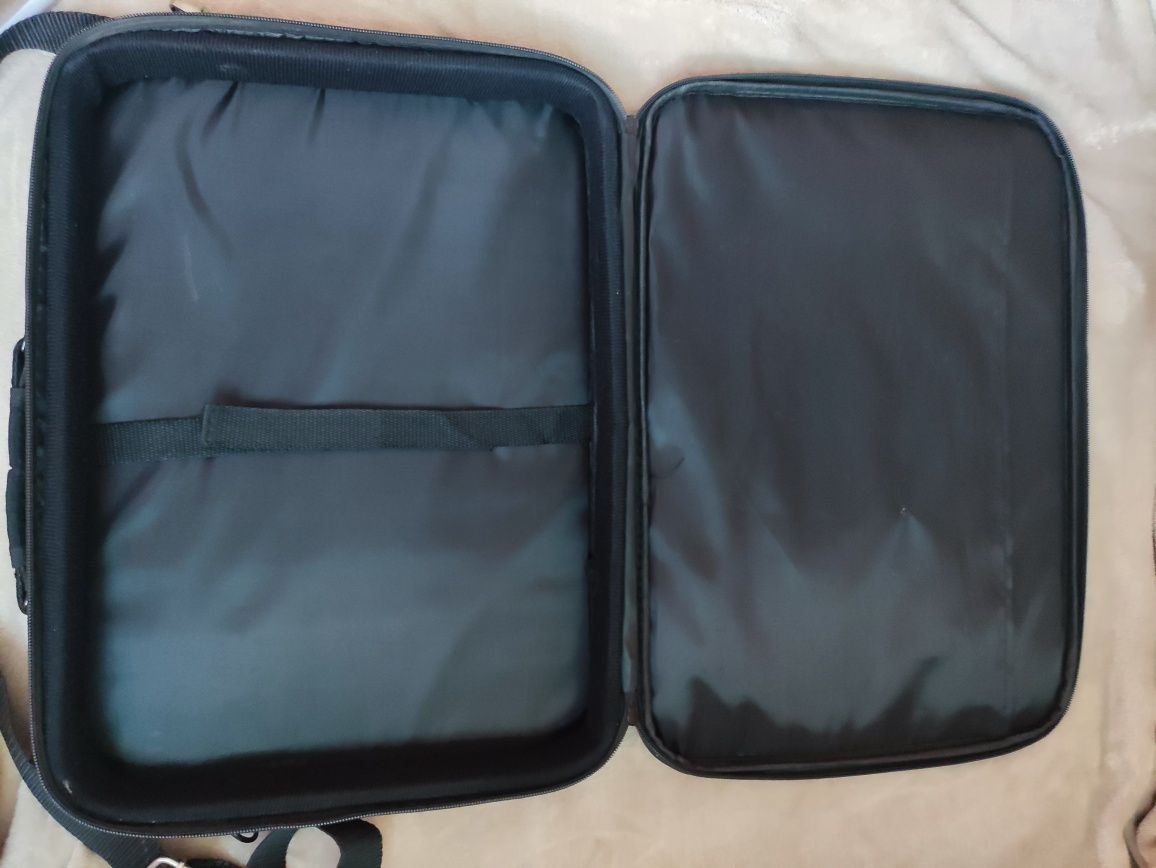 Torba na laptopa Esperanza, ok 15,6" - 17" Usztywniane brzegi.