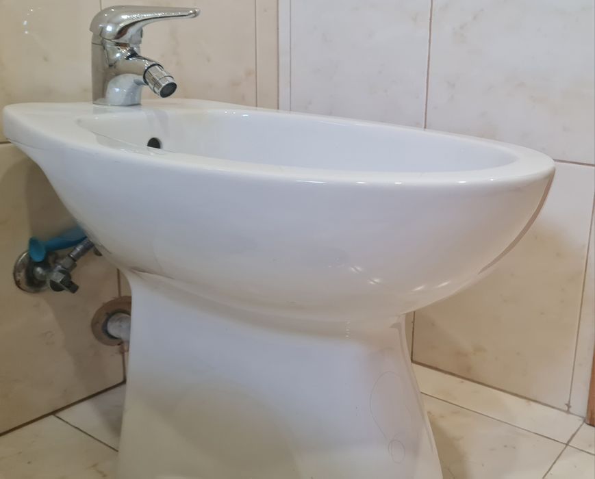 Bidé branco em bom estado