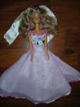 Boneca Barbie mamã coração antiga