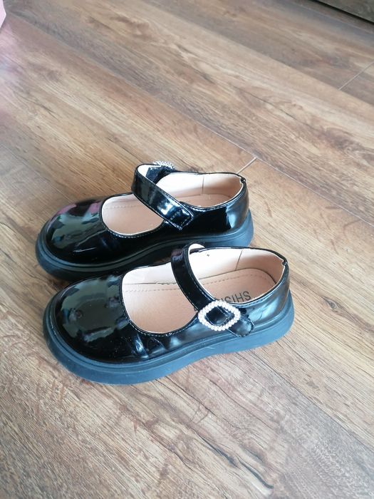 Туфельки на дівчинку