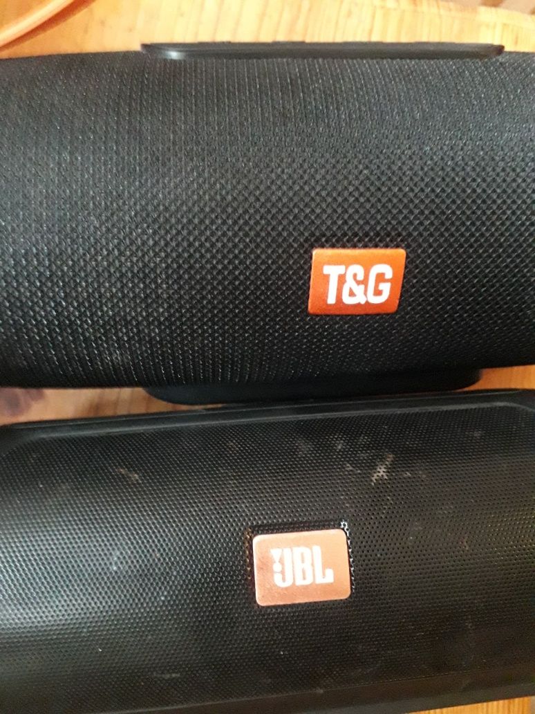 Боютуз колонка JBL TIG за обидві