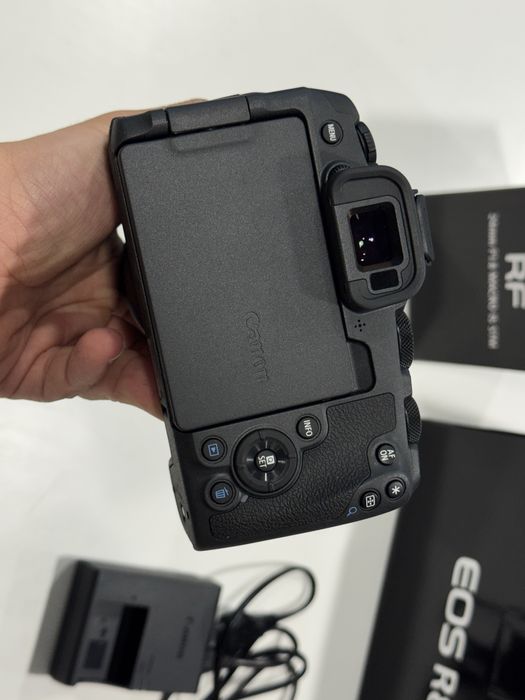 Canon R8 + 24mm f1.8