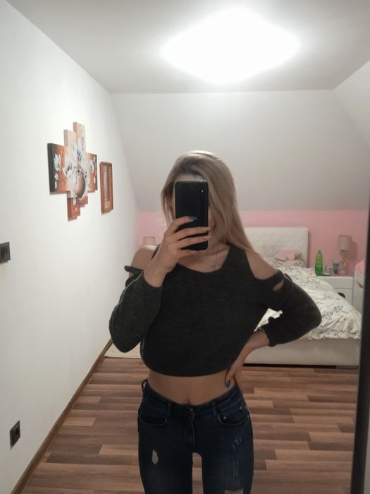 Sweter sweterek crop top dziergany wycięcia odkryte ramiona s M boohoo