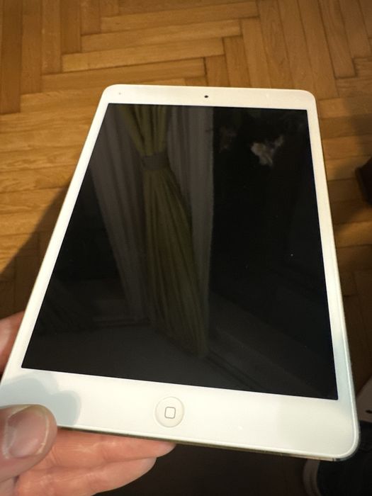Ipad mini 1 gen 16gb cellular and wifi A1455