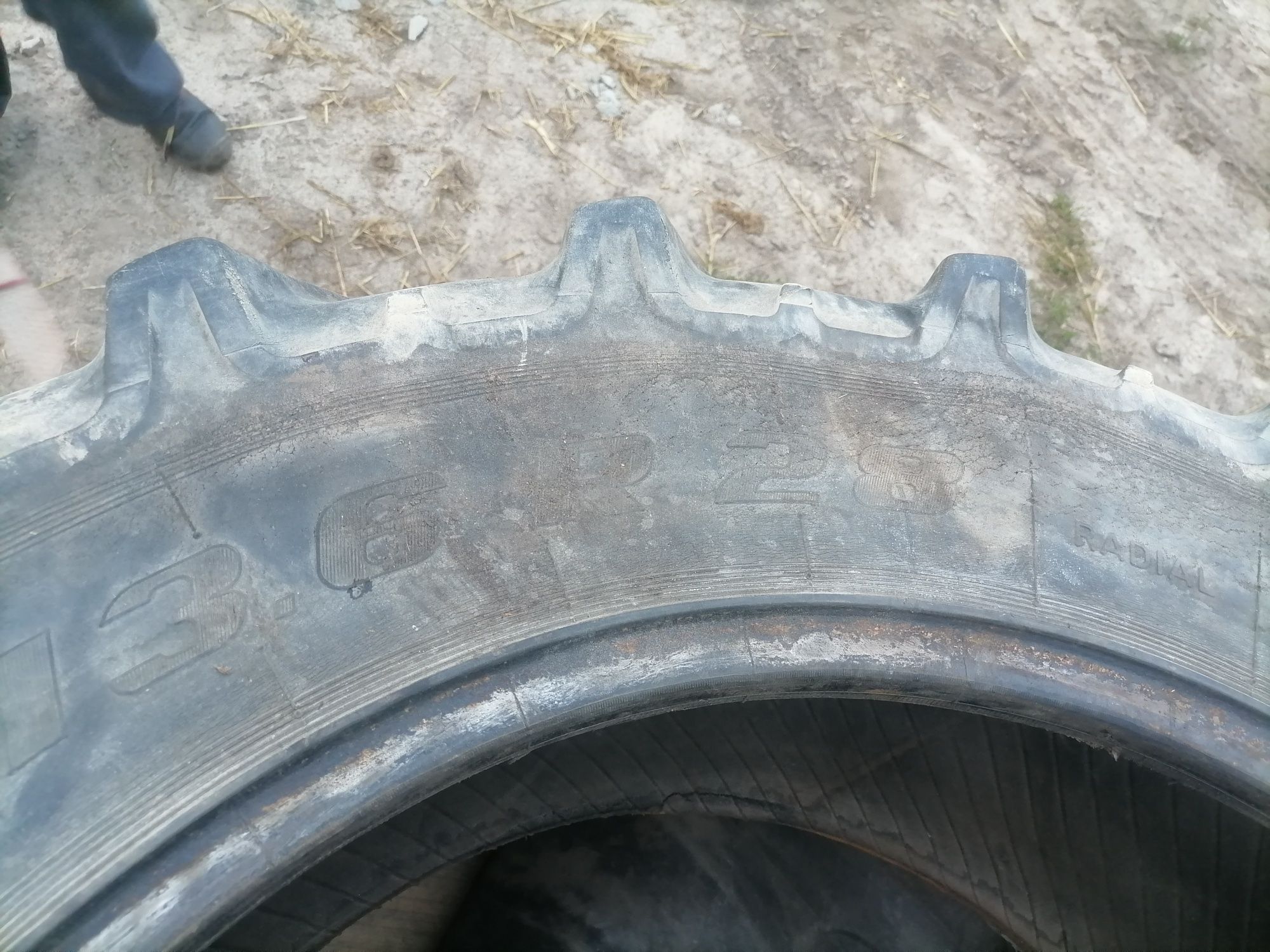 Sprzedam opony 13.6 r28