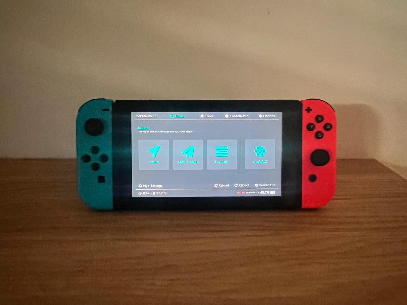 Nintendo Switch desbloqueada (modchip) com todos os acessórios