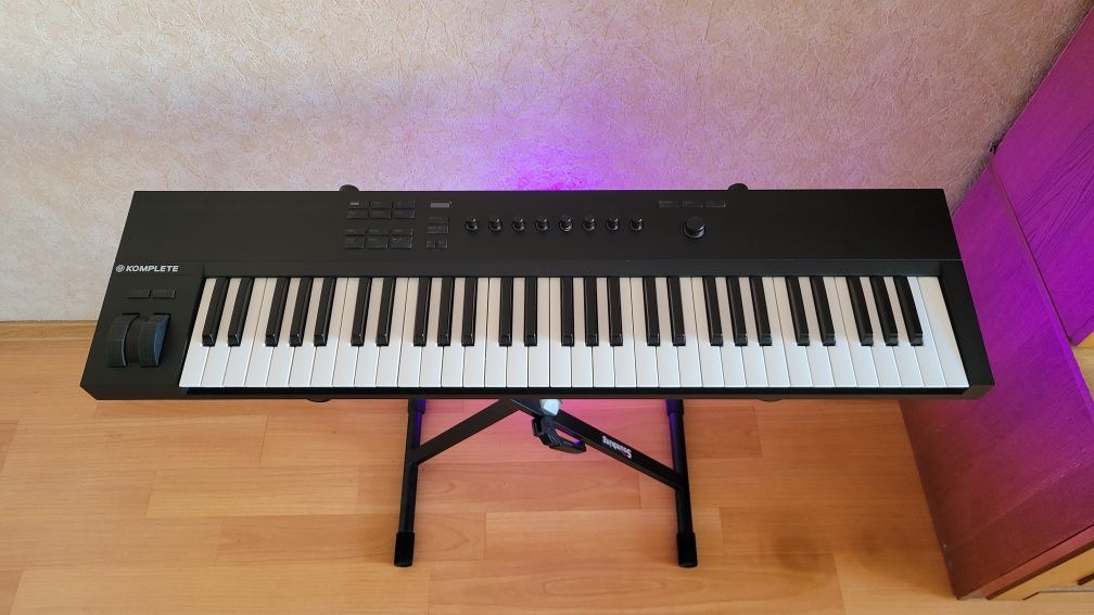 Kontakt Komplete Kontrol A61 / MIDI клавиатура
