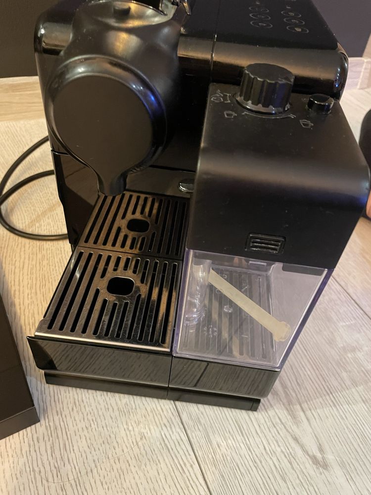 Ekspres do kawy NESPRESSO  delonghi