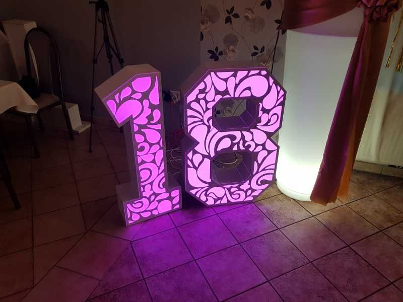 Dj z opcją saksofonisty, ciężki dym, fotobudka 360, dekoracja led