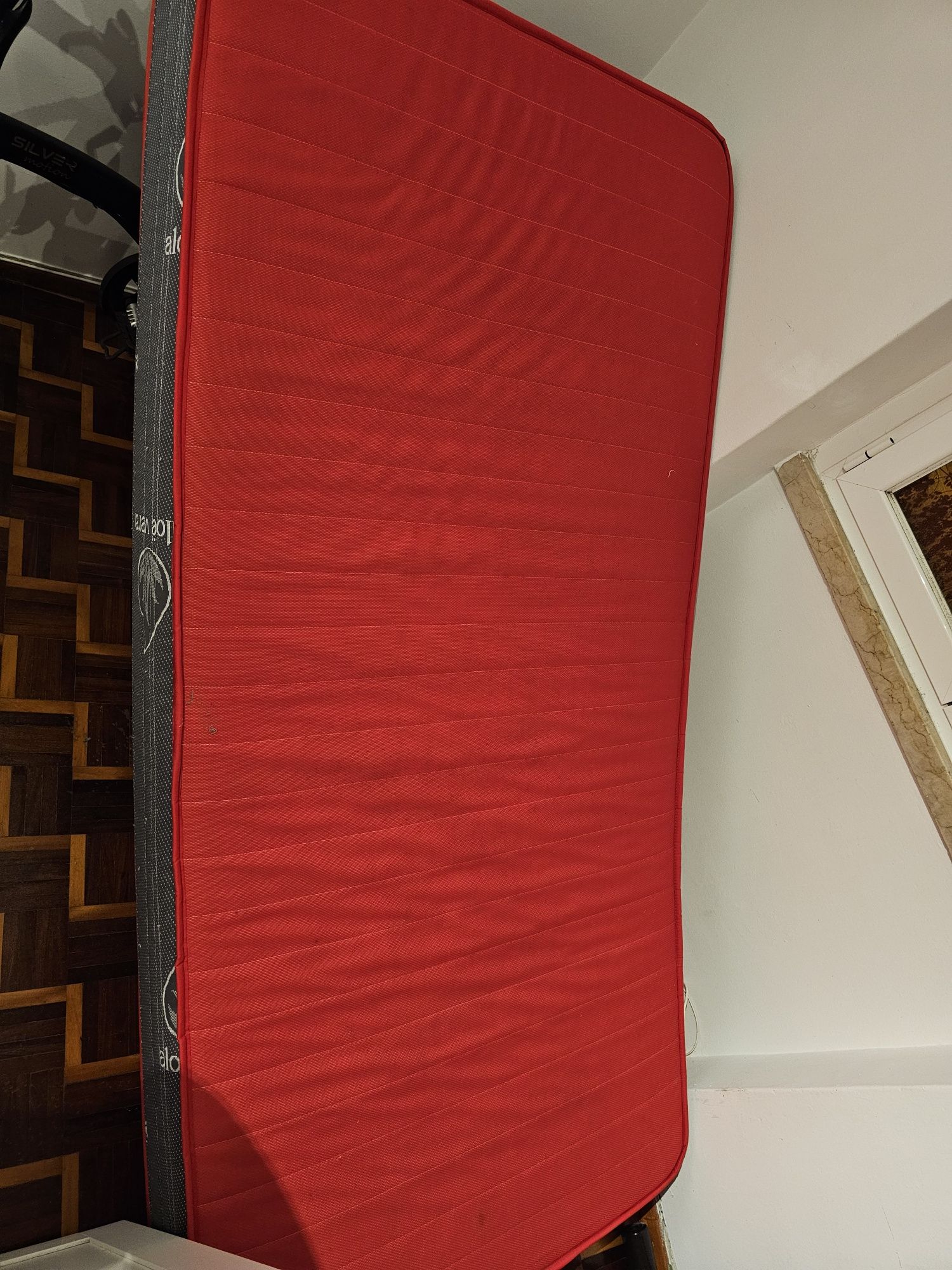 Cama de Solteiro com colchão e strado