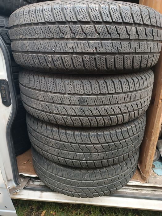 Opony zimowe 215 65 R16 Piony S WinterStar3