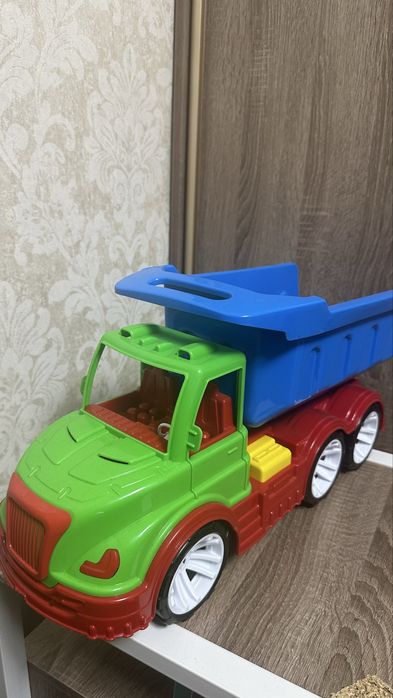 Машина дитяча