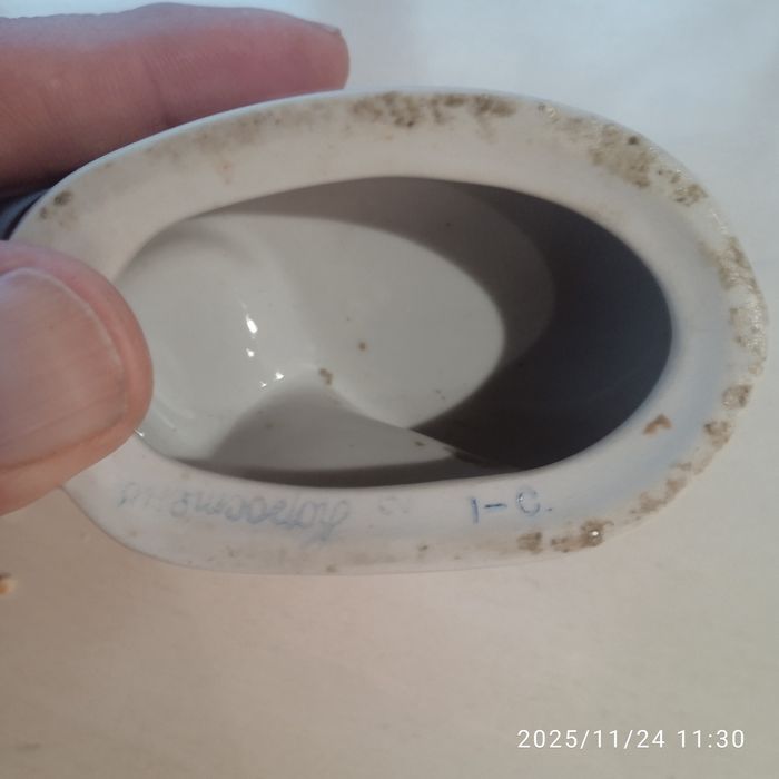 Продам чернильницу фарфор 150 лет Т.Г Шевченко.