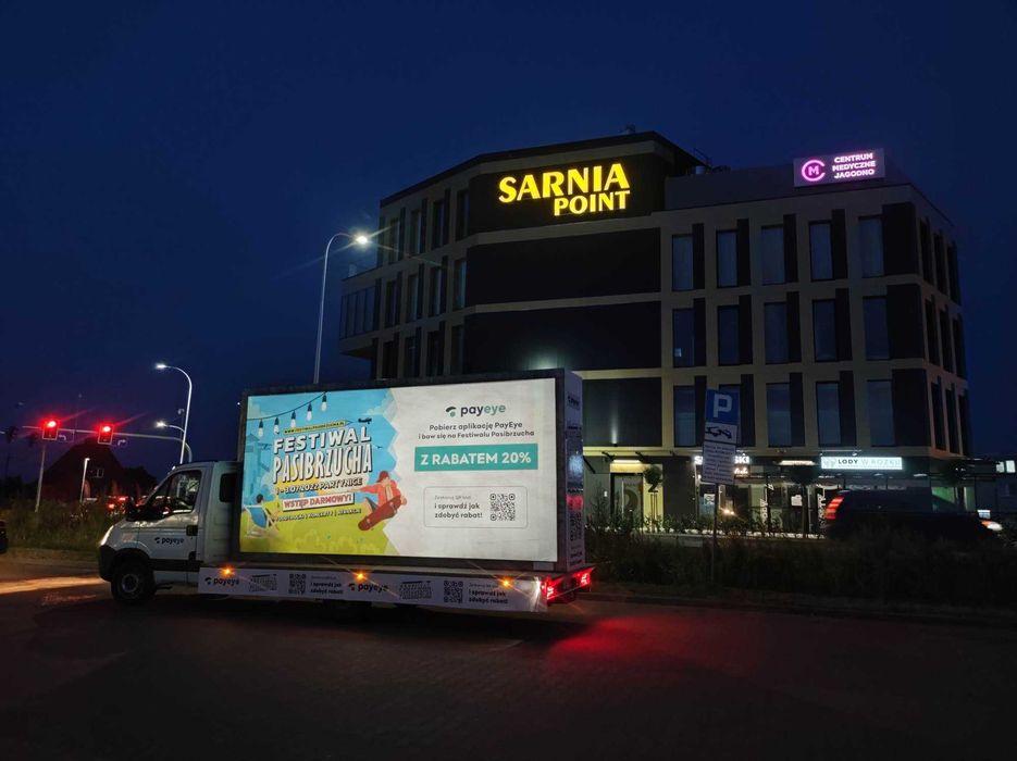 Reklama mobilna Billboardy Backlight Przyczepy Busy Kampanie reklamowe