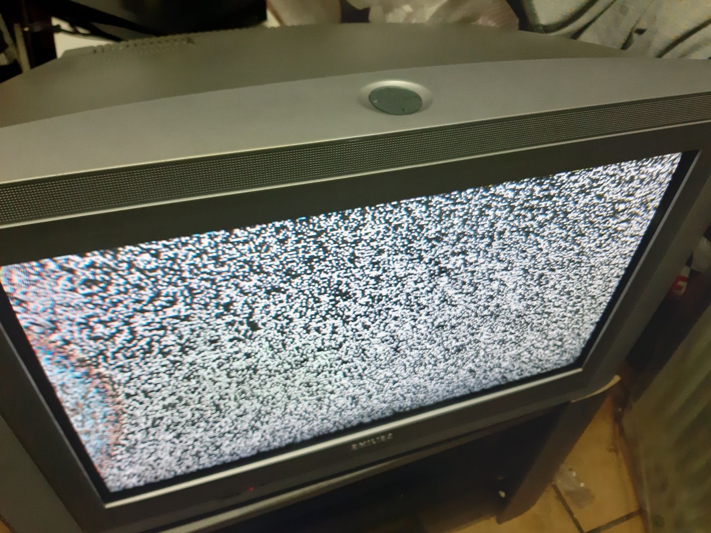 TV com comando  em muito bom estado.