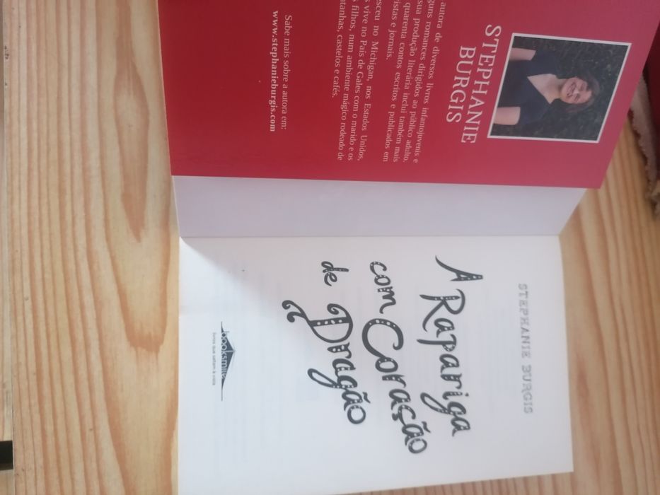 Livro "a rapariga com coração de dragão