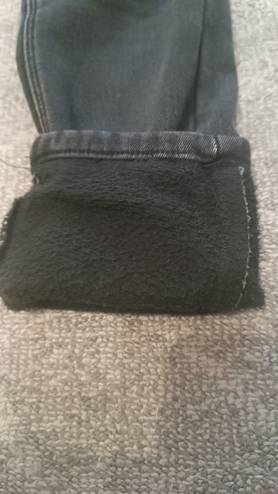 Продам джинси на флісі