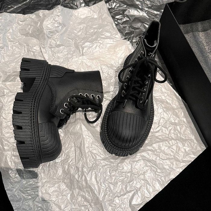 Трендові шкіряні чоботи SMFK