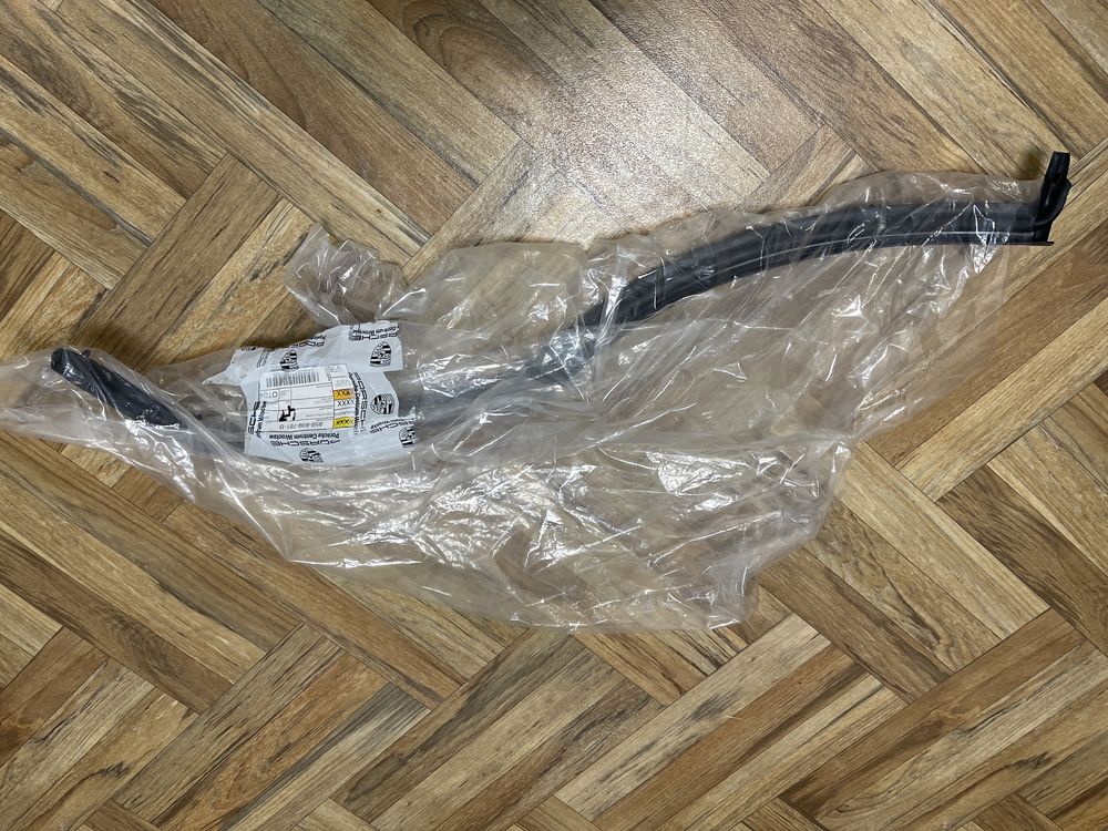 Porsche macan 95b 95b839761b уплотнитель двери левая зад